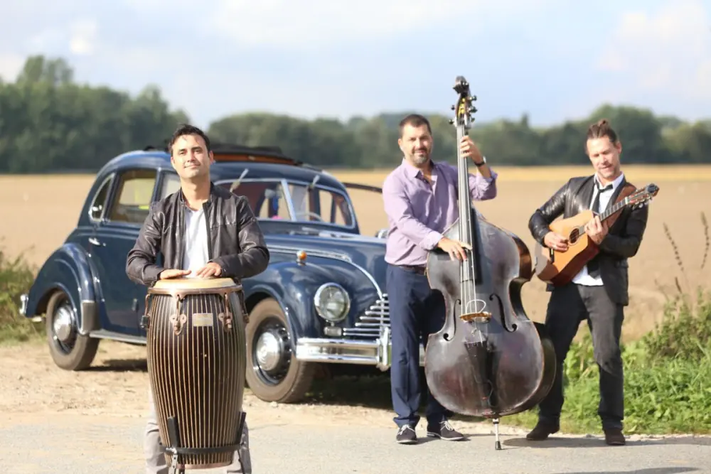 SALSA HOT LINE – WALTER MARTINEZ TRIO