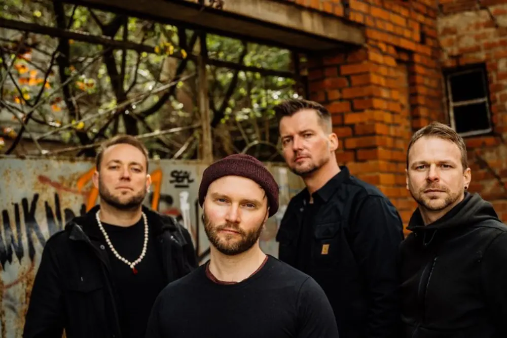 LARRIKINS w/ Normalböse, Möwe und die Ölmützen, Astropunks